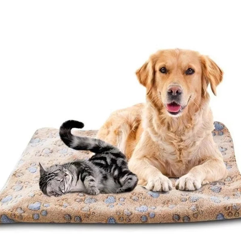 Warm fleece pet blanket for dogs and cats with paw print design, small - My Pet Serenity