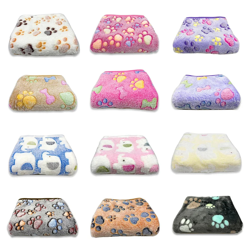 Warm fleece pet blanket for dogs and cats with paw print design, small - My Pet Serenity