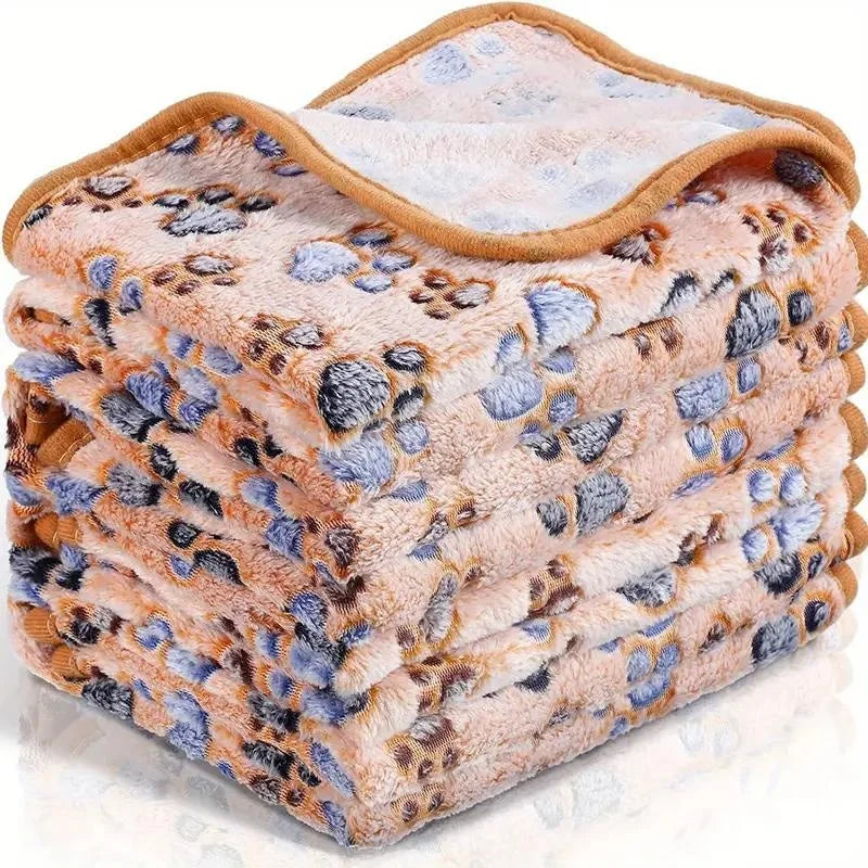 Warm fleece pet blanket for dogs and cats with paw print design, small - My Pet Serenity