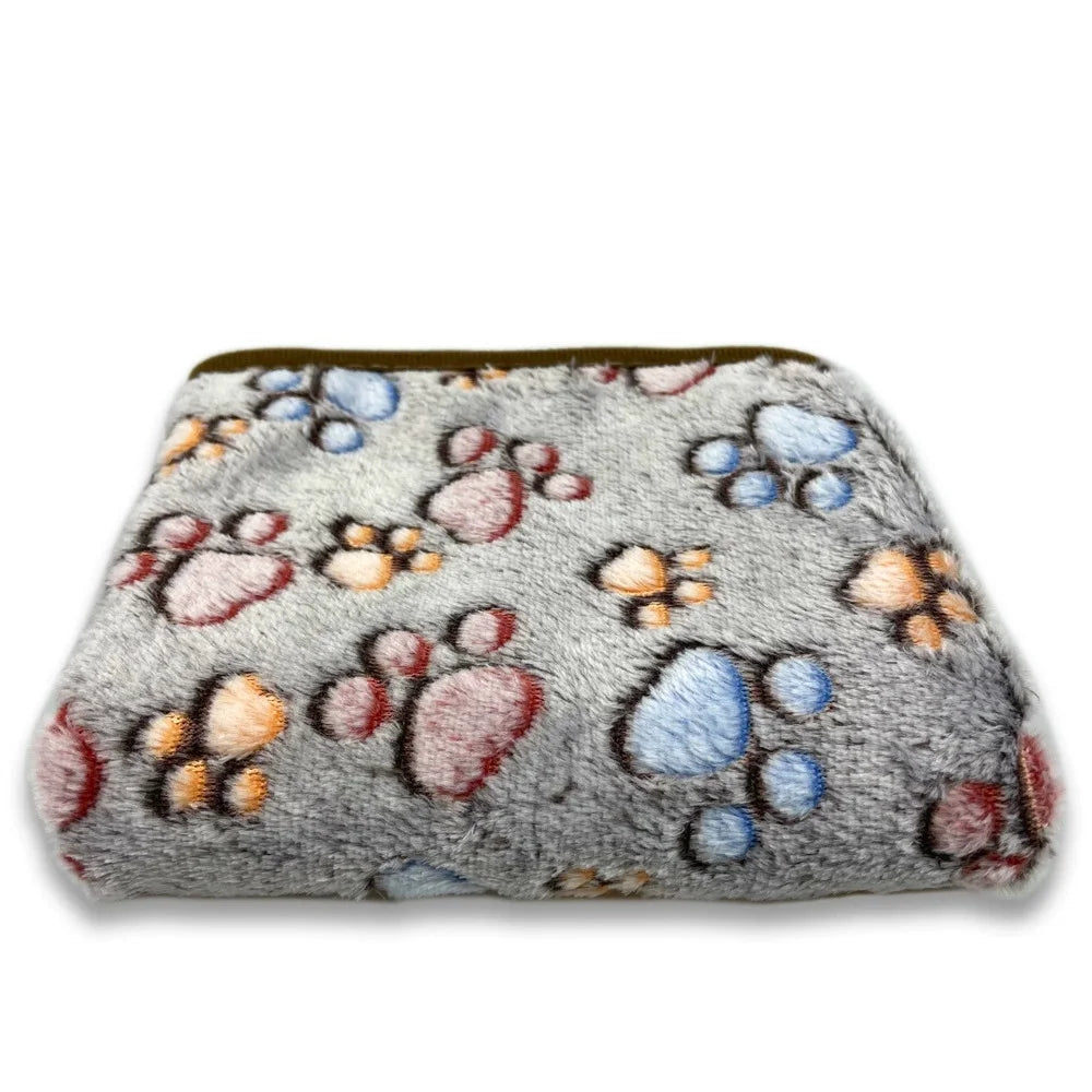 Warm fleece pet blanket for dogs and cats with paw print design, small - My Pet Serenity
